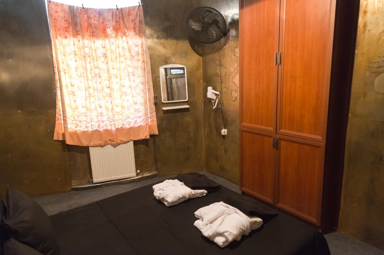 Alcatraz Jail-Hostel Tbiliszi Kültér fotó